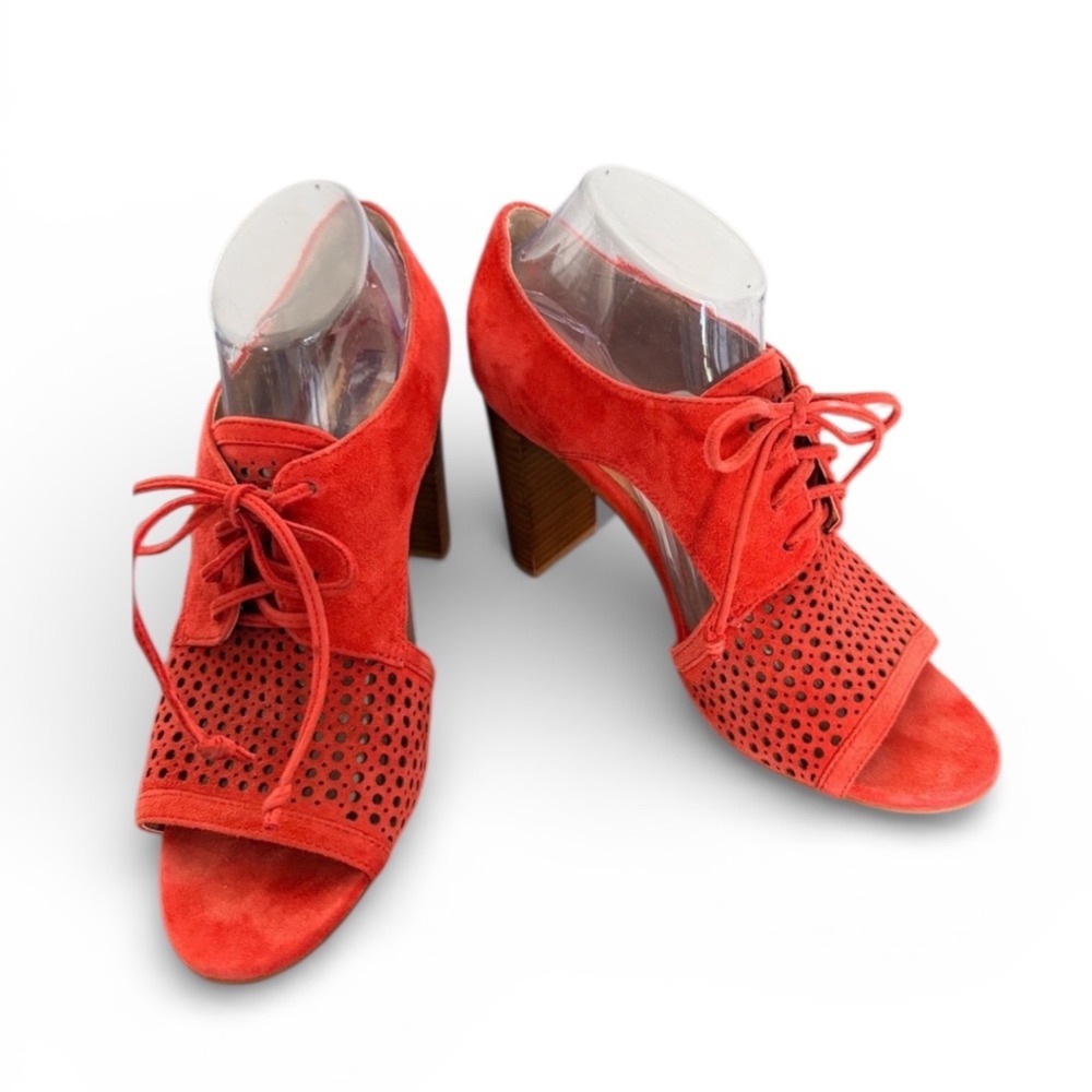 Tahari Coral Megyn Suede‎ Laser Cut Lace Up Peep Toe Block Heel Shoes Size 9